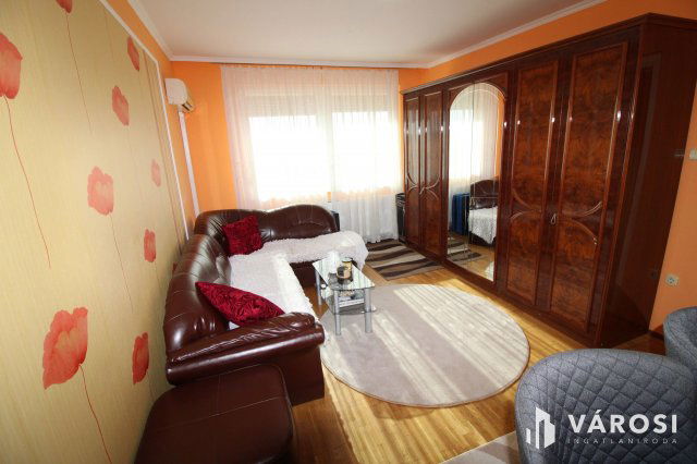 Eladó panellakás, Gyulán 23.99 M Ft, 2 szobás