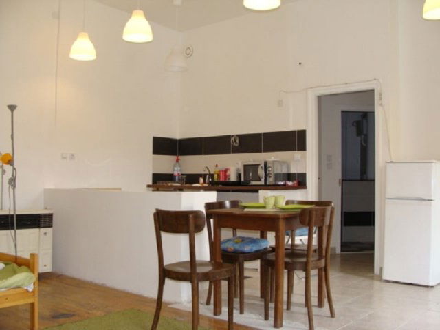 Kiadó téglalakás, albérlet, Pécsett, Jókai utcában