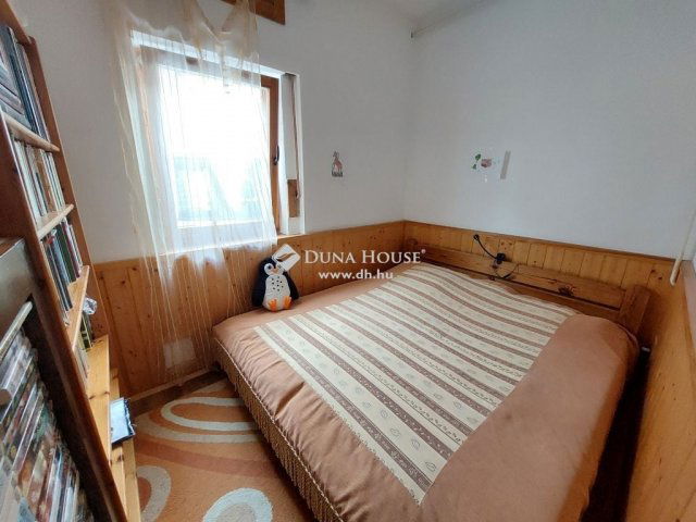 Eladó téglalakás, Pécsett 59.9 M Ft, 4 szobás