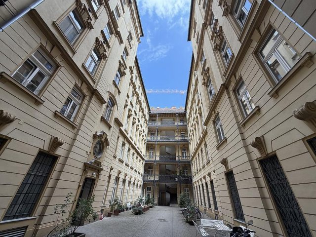 Eladó téglalakás, Budapesten, VII. kerületben, Dohány utcában