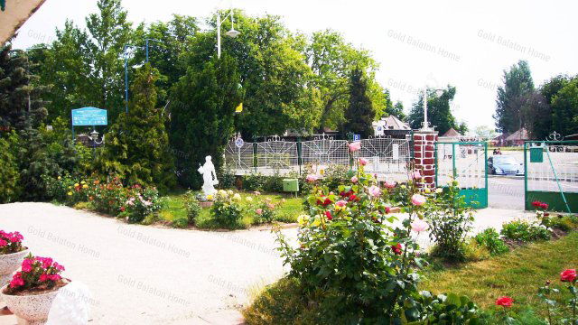 Eladó hotel, Badacsonytomajon 229 M Ft, 8 szobás