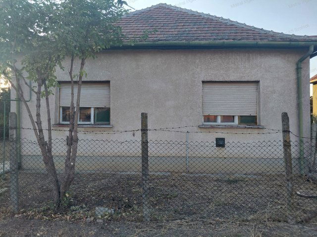 Eladó családi ház, Kengyelen 12 M Ft, 3 szobás
