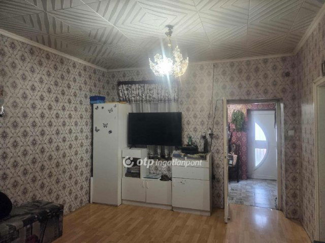 Eladó családi ház, Fegyverneken 7.99 M Ft, 2 szobás