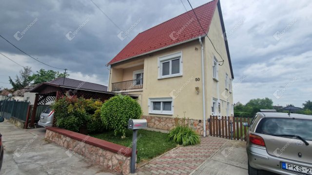 Eladó családi ház, Ácson 84.9 M Ft, 4 szobás