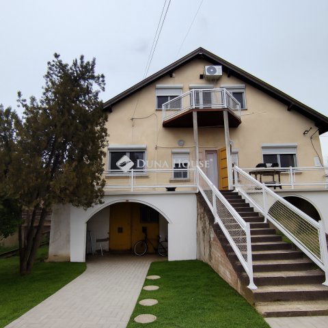 Eladó családi ház, Dunaharasztin 109.9 M Ft, 7 szobás