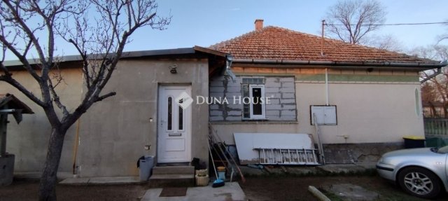 Eladó családi ház, Tápiószecsőn 59.9 M Ft, 6 szobás