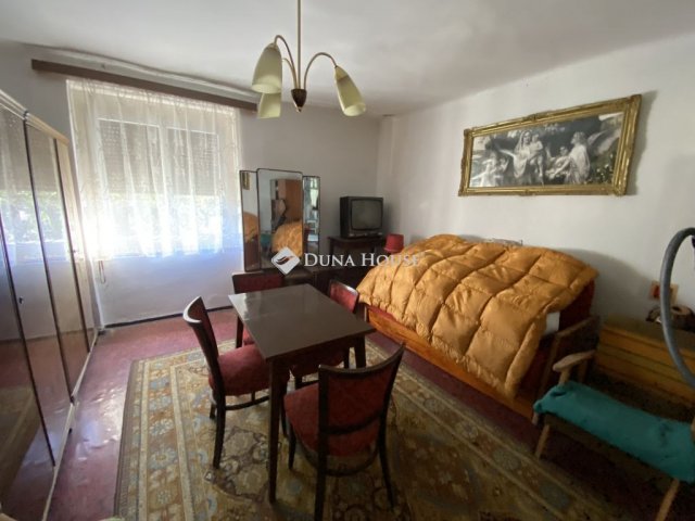 Eladó családi ház, Gyóróban 24.9 M Ft, 2 szobás