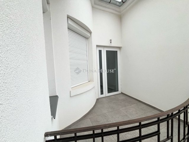 Eladó téglalakás, Szombathelyen 83.99 M Ft, 4 szobás