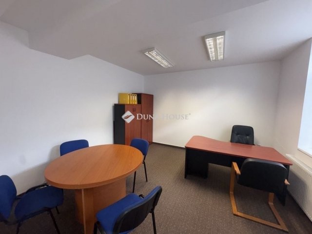 Eladó téglalakás, Pécsett 86 M Ft, 4 szobás