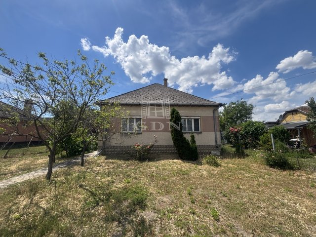 Eladó családi ház, Bőnyön 44.9 M Ft, 2 szobás