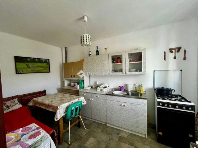 Eladó nyaraló, Kölesden 7 M Ft, 2 szobás / költözzbe.hu