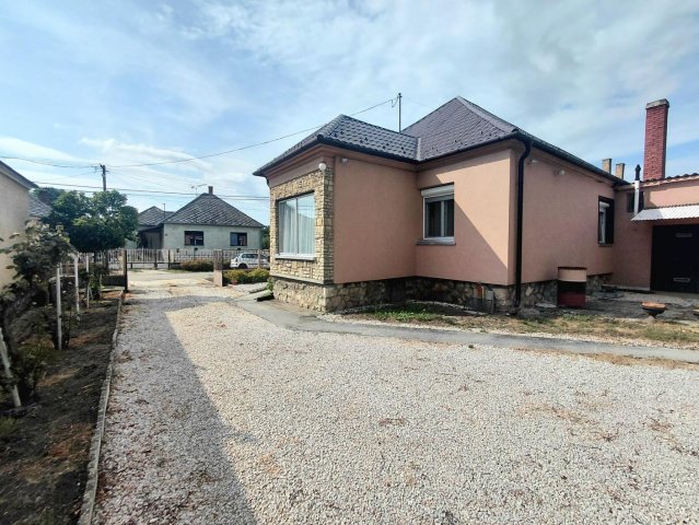 Eladó családi ház, Kisbéren 53 M Ft, 3 szobás