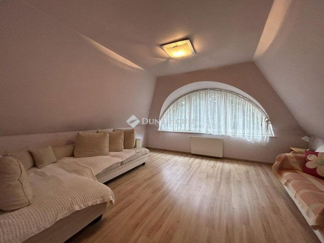 Kiadó családi ház, albérlet, XVI. kerületben, Hunyadvár utcában