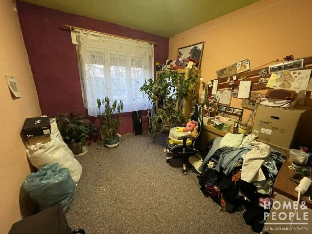 Eladó családi ház, Szegeden 64.99 M Ft, 5 szobás