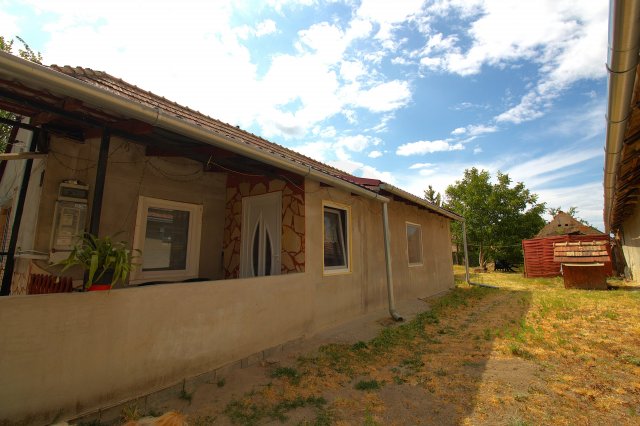 Eladó családi ház, Császáron 33 M Ft, 2 szobás