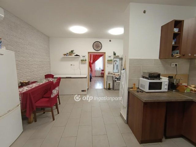 Eladó családi ház, Sóskúton 74.9 M Ft, 3 szobás