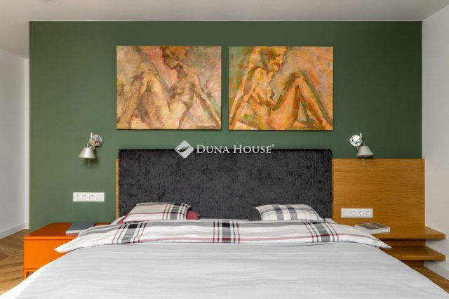 Eladó családi ház, Száron 449 M Ft, 6 szobás