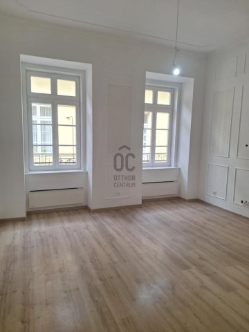 Eladó téglalakás, Budapesten, V. kerületben, Sas utcában