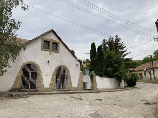 Eladó családi ház, Esztergomban, Attila utcában 99.9 M Ft