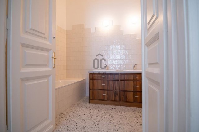 Eladó téglalakás, Budapesten, VI. kerületben 250 M Ft, 4 szobás