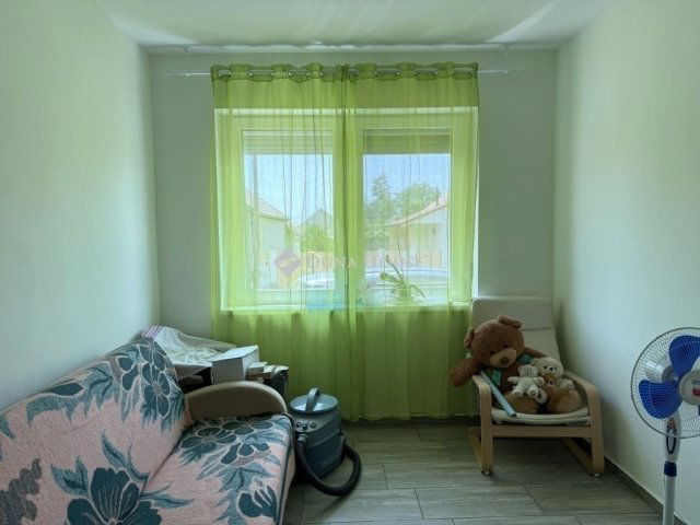 Eladó téglalakás, Monoron 90 M Ft, 7 szobás