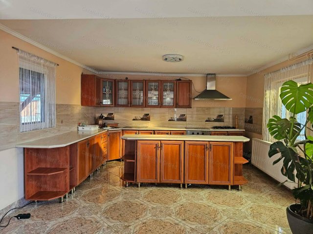 Eladó családi ház, Monoron 57.59 M Ft, 5 szobás