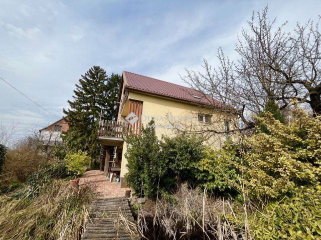 Eladó családi ház, Dunaújvárosban 89.9 M Ft, 5 szobás