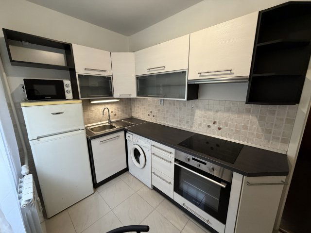 Eladó panellakás, Pécsett 47.6 M Ft, 2 szobás