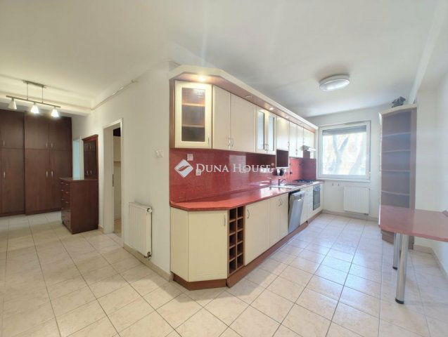 Eladó téglalakás, Nyíregyházán 74.9 M Ft, 3 szobás