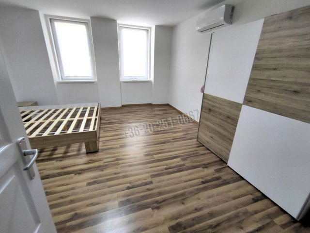 Eladó téglalakás, Mohácson 40 M Ft, 2 szobás