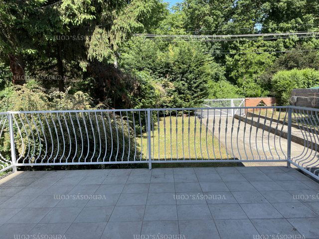Eladó családi ház, Szigethalmon 114 M Ft, 9 szobás