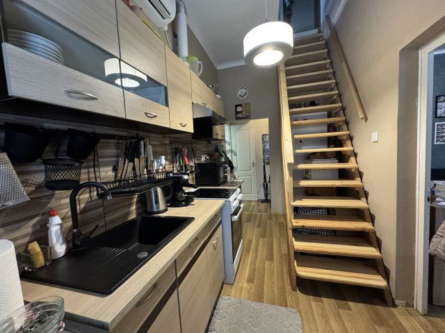 Eladó családi ház, Budapesten, XV. kerületben 63 M Ft, 2 szobás