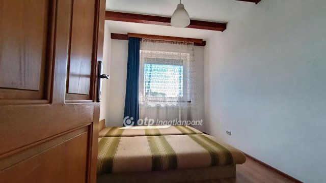 Eladó családi ház, Ercsiben 99 M Ft, 2+4 szobás