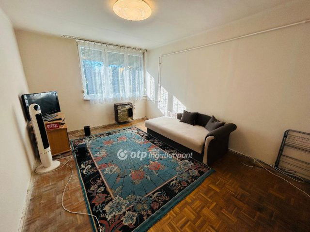 Eladó panellakás, Debrecenben 49.5 M Ft, 2+1 szobás