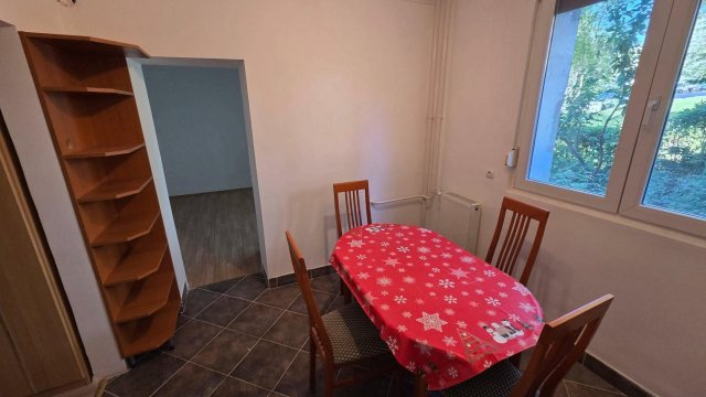 Eladó téglalakás, Komlón, Alkotmány utcában 43 M Ft