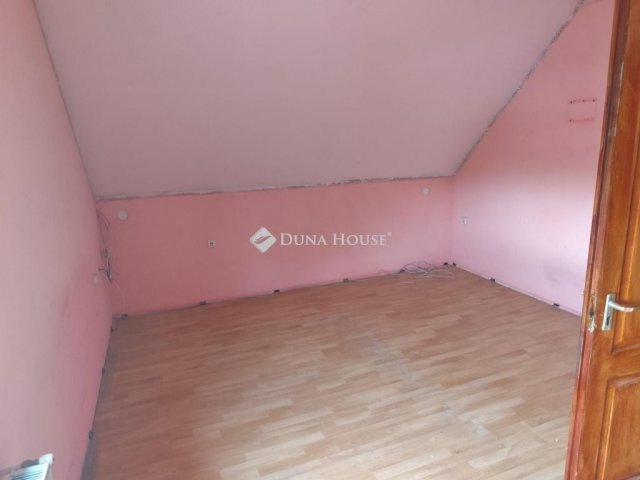 Eladó családi ház, Szigethalmon 64.9 M Ft, 1 szobás