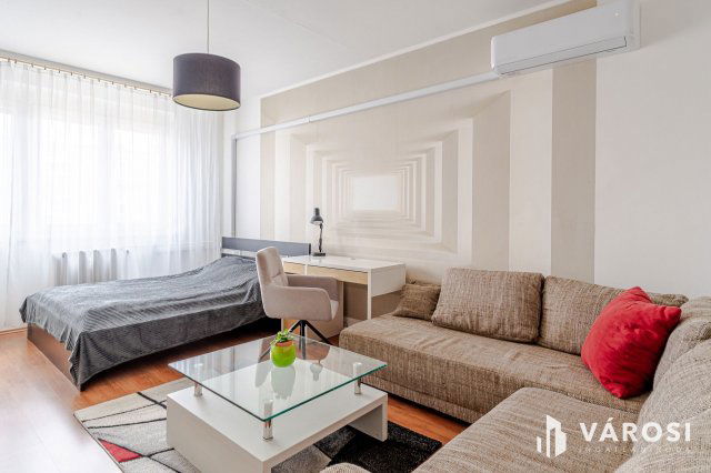 Eladó panellakás, Szegeden 47.99 M Ft, 2 szobás