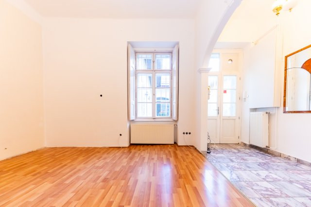 Eladó téglalakás, Budapesten, V. kerületben, Erzsébet téren