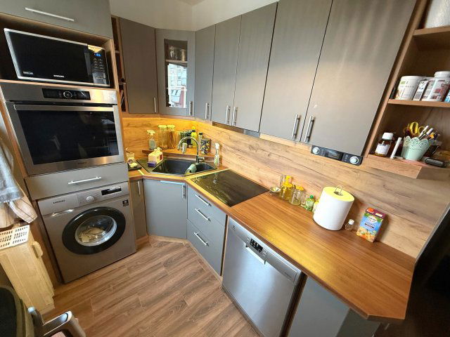 Eladó panellakás, Pécsett, Illyés Gyula úton 56.9 M Ft