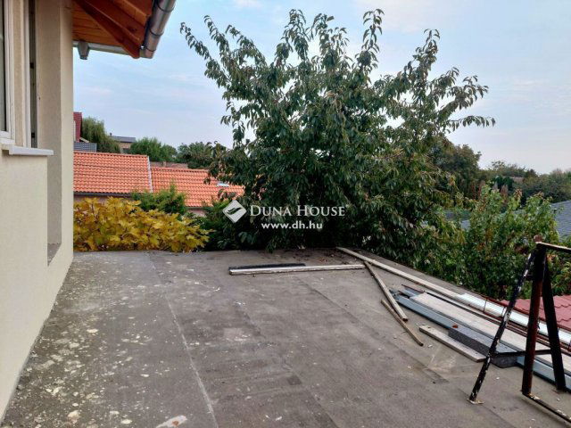 Eladó családi ház, Szigetszentmiklóson 170 M Ft, 8 szobás