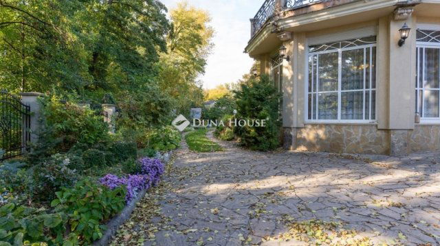 Eladó családi ház, Szentendrén 449 M Ft, 8+1 szobás