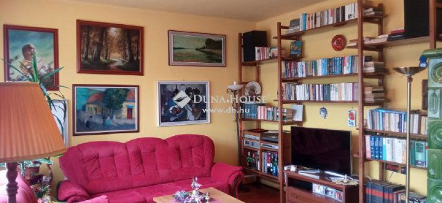 Eladó téglalakás, Mohácson 45.9 M Ft, 2+2 szobás