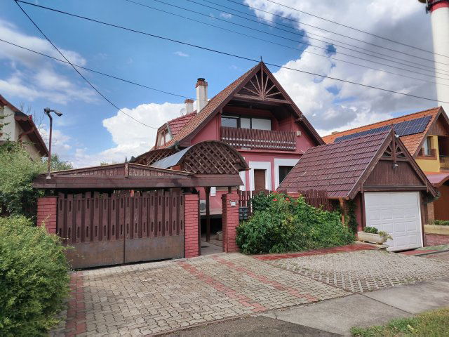 Eladó téglalakás, Martfűn 67 M Ft, 5 szobás