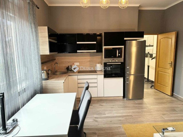 Kiadó téglalakás, albérlet, Pécsett 200 E Ft / hó, 2 szobás