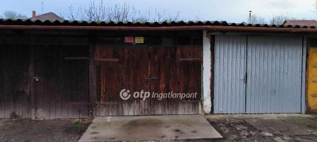 Eladó téglalakás, Békésen 21 M Ft, 1+2 szobás