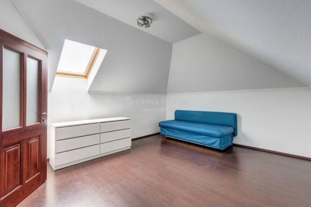 Eladó családi ház, Dabason 249 M Ft, 8 szobás