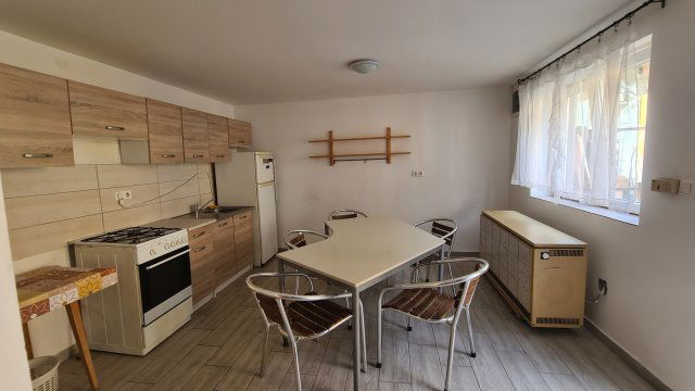 Kiadó családi ház, albérlet, Esztergomban 230 E Ft / hó