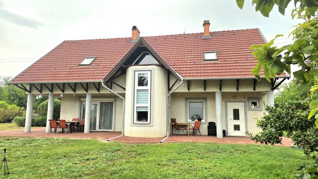Eladó családi ház, Sződligeten 129 M Ft, 6 szobás