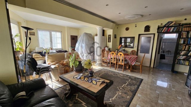 Eladó családi ház, Szigetszentmiklóson 159.9 M Ft, 8 szobás