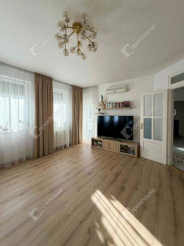 Eladó téglalakás, Szegeden 93.999 M Ft, 3 szobás